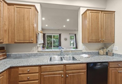 Tucked away in a centrally located, intimate neighborhood, 6 - photo 5