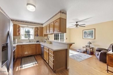 Beautiful 3-Bedroom Home in the Heart of Lincoln City Move right - photo 11