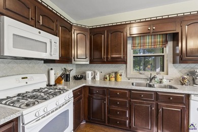 Step into timeless elegance with this stunning Victorian-style - photo 20