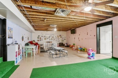 Location, Location, Location! This expansive 25,200 sq - photo 30