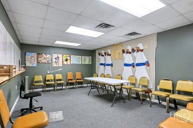 Location, Location, Location! This expansive 25,200 sq - photo 51