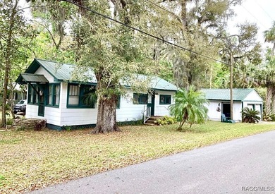Withlacoochee River Home Sale Pending in Yankeetown Florida