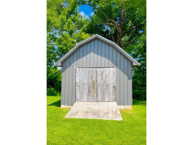Country Living with Modern Style on nearly an acre! Welcome home - photo 14
