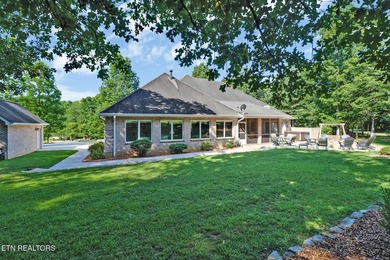 Experience luxury golf course living in this entertainer's dream - photo 6