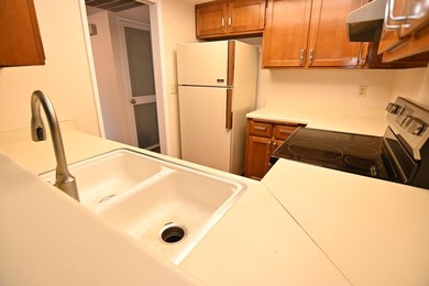 Why pay rent, when you can own! Welcome to this bright and - photo 5