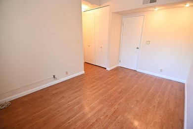 Why pay rent, when you can own! Welcome to this bright and - photo 9
