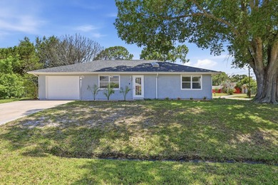 Looking for a cute, renovated 2 bed/2 bath, with no HOA, a large - photo 2