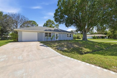Looking for a cute, renovated 2 bed/2 bath, with no HOA, a large - photo 3