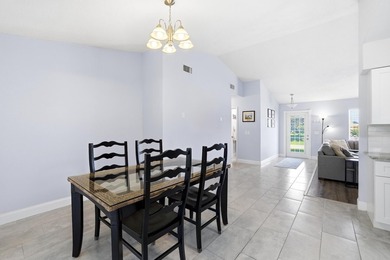 Looking for a cute, renovated 2 bed/2 bath, with no HOA, a large - photo 8