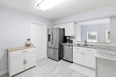 Looking for a cute, renovated 2 bed/2 bath, with no HOA, a large - photo 9