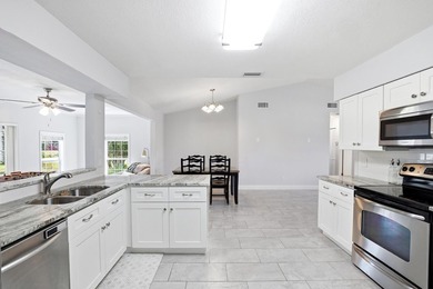 Looking for a cute, renovated 2 bed/2 bath, with no HOA, a large - photo 10