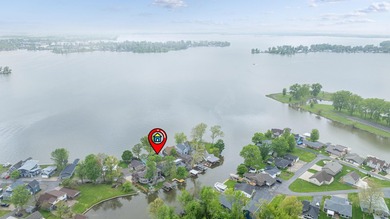 Modern lakefront luxury meets timeless tranquility. Fully - photo 8