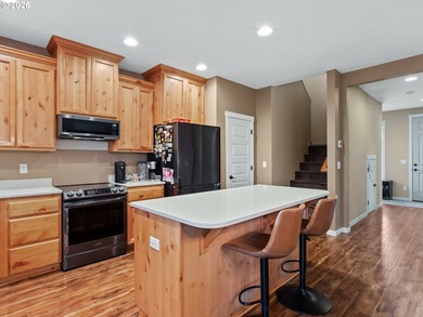 Well-maintained home sits on a premium greenbelt lot that is - photo 12