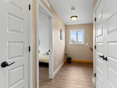 Well-maintained home sits on a premium greenbelt lot that is - photo 18