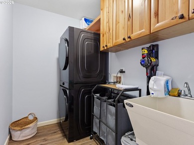 Well-maintained home sits on a premium greenbelt lot that is - photo 22