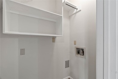 PRICE IMPROVED | THE MANSIONS TOWNHOMES | PRIVATE COURTYARD | 2 - photo 29