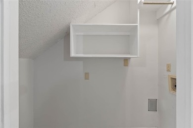 PRICE IMPROVED | THE MANSIONS TOWNHOMES | PRIVATE COURTYARD | 2 - photo 30