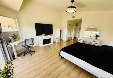 Beautifully upgraded home with view of the golf course, 18th - photo 8
