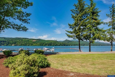 Rare opportunity to own a stunning furnished lakefront townhome - photo 3