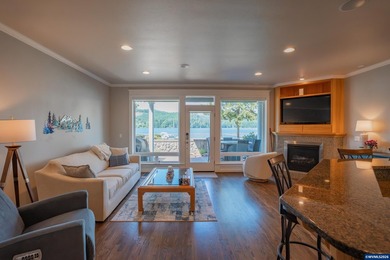 Rare opportunity to own a stunning furnished lakefront townhome - photo 5