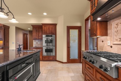 Exceptional, CUSTOM QUALITY two story, one owner home with a - photo 15