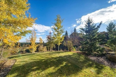 Exceptional, CUSTOM QUALITY two story, one owner home with a - photo 21