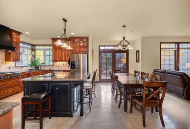 Exceptional, CUSTOM QUALITY two story, one owner home with a - photo 24