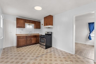 One of those investment opportunities in Santa Ana that has - photo 4
