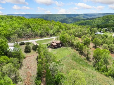 Escape to the beauty of the Ozarks with this stunning 5-bedroom - photo 5