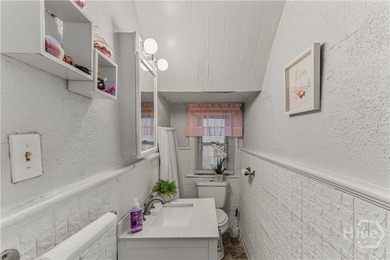 Located in Savannah's sought-after Streetcar Historic District - photo 12