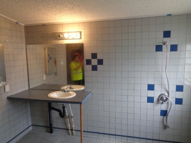 Spacious 3 bed room, with his and hers bath in the Primary bed