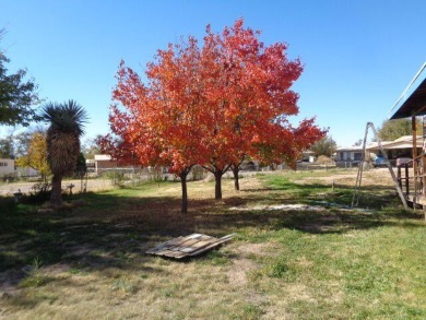 Spacious 3 bed room, with his and hers bath in the Primary bed