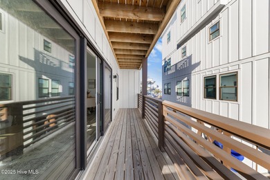 Near-New oceanview Luxury 3 bed, 3.5 bath townhome in the center