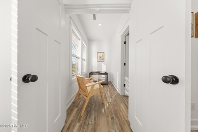 Near-New oceanview Luxury 3 bed, 3.5 bath townhome in the center