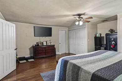 Escape to the peace and charm of country living with this - photo 14