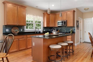 Welcome to this beautifully maintained 11-room Colonial nestled - photo 15