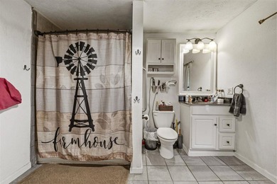 Escape to the peace and charm of country living with this - photo 17