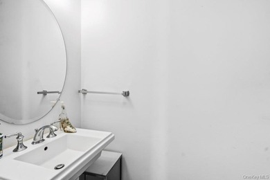 A Fabulous Jamestown Townhouse has a dramatic 2 Story Grand - photo 20