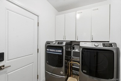 A Fabulous Jamestown Townhouse has a dramatic 2 Story Grand - photo 21