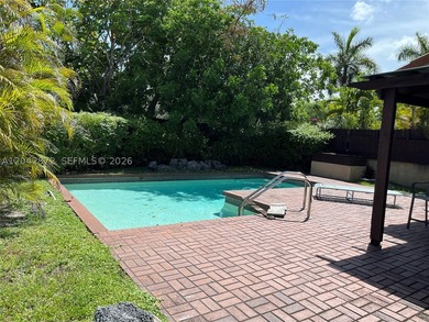 Beautiful 2/2+ den, 2-car garage. Private pool and patio - photo 2
