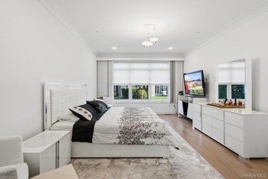 A Fabulous Jamestown Townhouse has a dramatic 2 Story Grand - photo 22