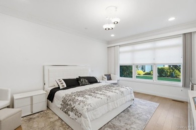 A Fabulous Jamestown Townhouse has a dramatic 2 Story Grand - photo 24