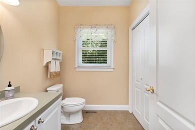 Welcome to this beautifully maintained 11-room Colonial nestled - photo 24