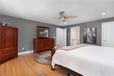 Welcome to this beautifully maintained 11-room Colonial nestled - photo 27