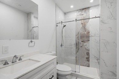A Fabulous Jamestown Townhouse has a dramatic 2 Story Grand - photo 28