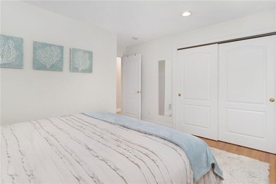 Welcome to this beautifully maintained 11-room Colonial nestled - photo 30
