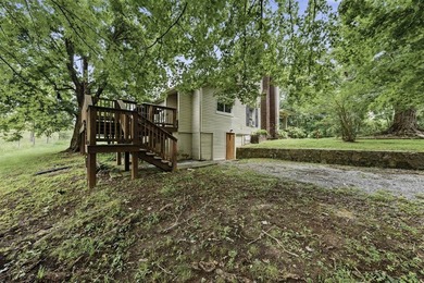 Escape to the peace and charm of country living with this - photo 31
