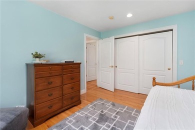 Welcome to this beautifully maintained 11-room Colonial nestled - photo 32