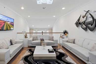 A Fabulous Jamestown Townhouse has a dramatic 2 Story Grand - photo 33