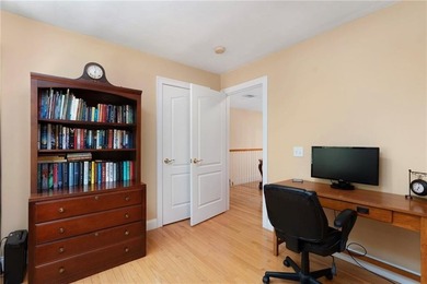Welcome to this beautifully maintained 11-room Colonial nestled - photo 33